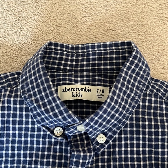 2 x Kids dress shirts, selling both together. Size 7/8. Blue & red,long sleeve - Picture 7 of 8